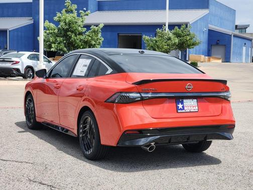 2t Emb Blk Roof 2026 Nissan Sentra SR