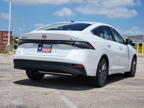 Aspen White Tricoat 2026 Nissan Sentra SL
