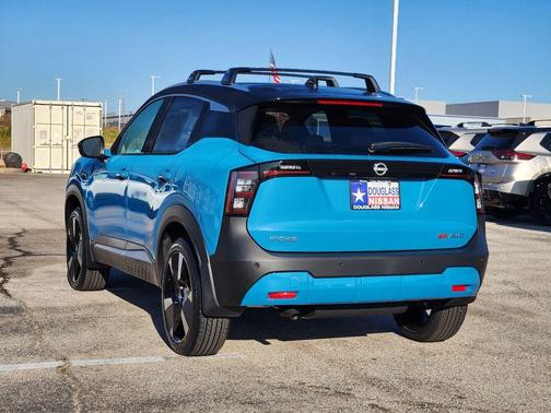 2t Ice Blk Roof 2026 Nissan Kicks SR