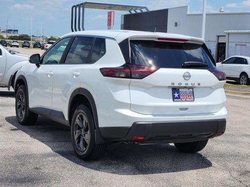 Everest White P 2026 Nissan Rogue SV