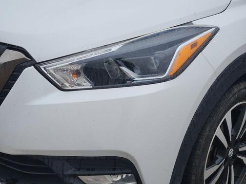Aspen White 2019 Nissan Kicks SR
