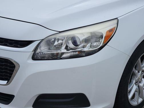 Summit White 2015 Chevrolet Malibu 1LT