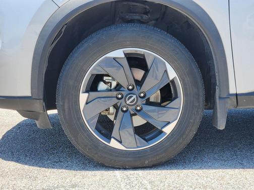 Brilliant Silver Metallic 2024 Nissan Rogue SV