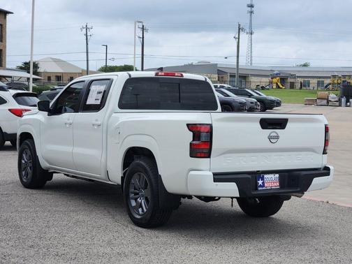 Glacier White 2026 Nissan Frontier SV