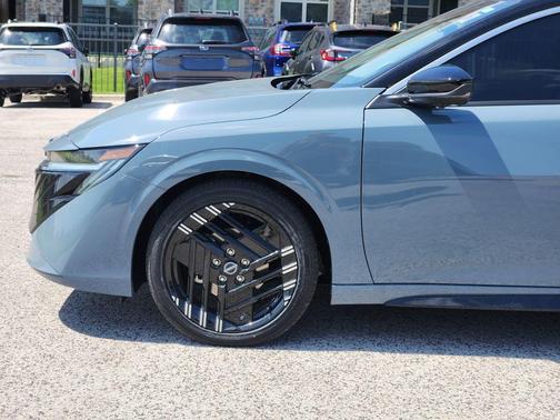 2t Gry Blk Roof 2026 Nissan Sentra SR