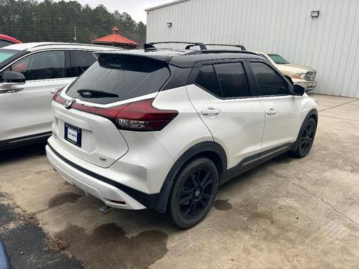 2021 Nissan Kicks SR