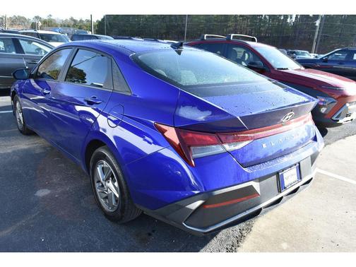 2024 Hyundai ELANTRA SE