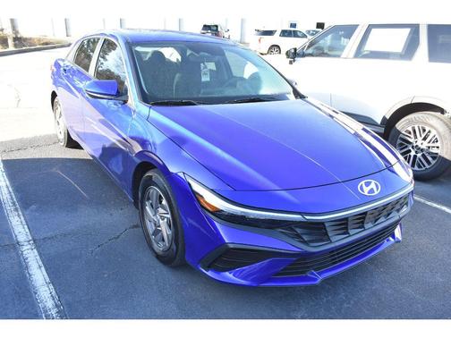 2024 Hyundai ELANTRA SE