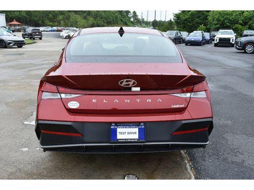 2025 Hyundai ELANTRA Limited