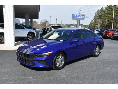 2025 Hyundai ELANTRA SE