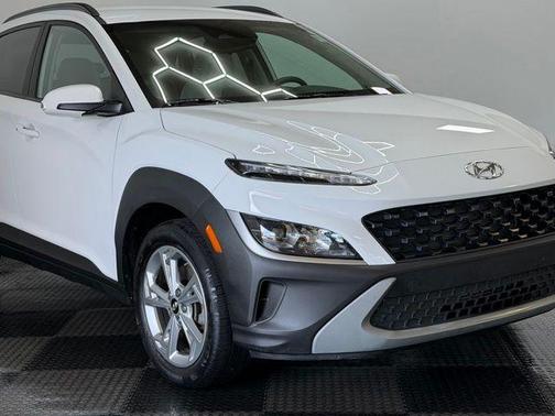 Lunar White 2023 Hyundai KONA SEL