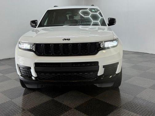 Bright White Clearcoat 2023 Jeep Grand Cherokee L Laredo