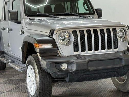2020 Jeep Gladiator Sport