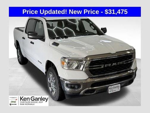 Bright White Clearcoat 2024 RAM 1500 Big Horn/Lone Star