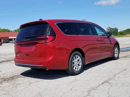 PR6 2027 Chrysler Pacifica SELECT