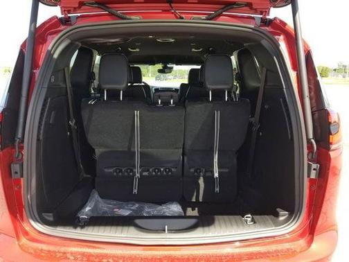 PR6 2027 Chrysler Pacifica SELECT