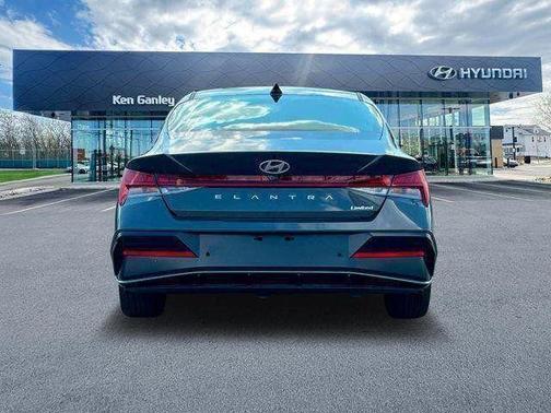 2025 Hyundai ELANTRA Limited