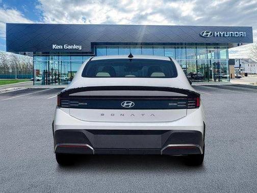 2026 Hyundai SONATA SE