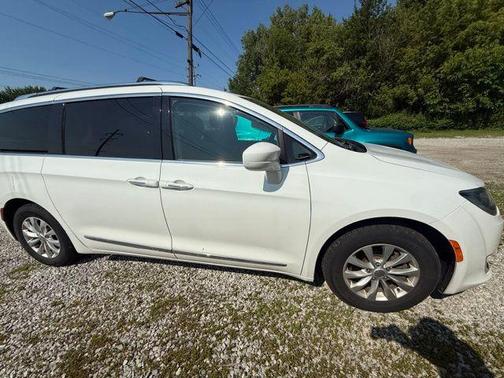 2019 Chrysler Pacifica Touring-L