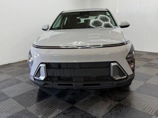 Cyber Gray Metallic 2025 Hyundai KONA SE