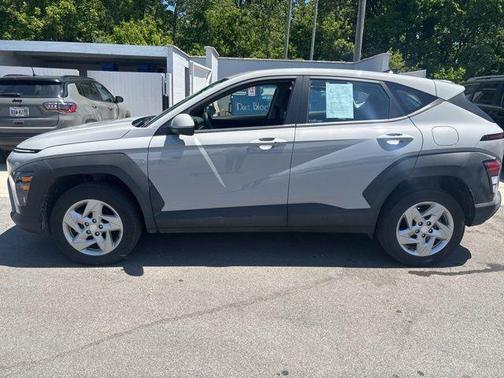 Cyber Gray Metallic 2025 Hyundai KONA SE