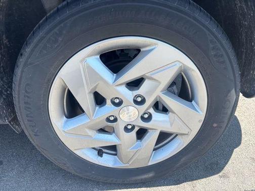 Cyber Gray Metallic 2025 Hyundai KONA SE