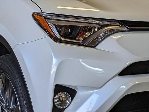 Photo 2 of 41 of 2018 Toyota RAV4 Limited