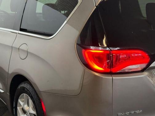 2018 Chrysler Pacifica Touring-L