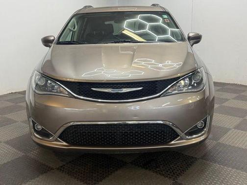 2018 Chrysler Pacifica Touring-L