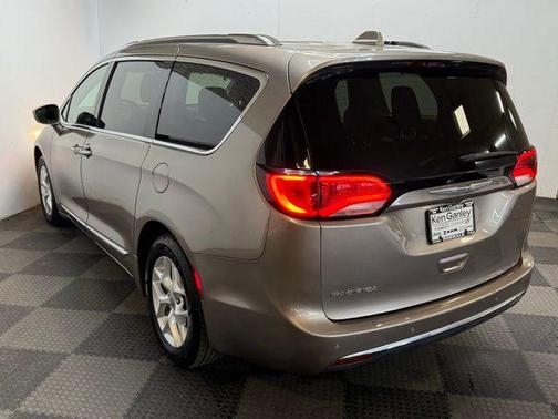 2018 Chrysler Pacifica Touring-L