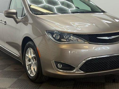 2018 Chrysler Pacifica Touring-L