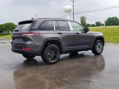 2025 Jeep Grand Cherokee Laredo