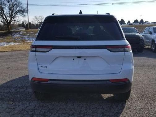 2026 Jeep Grand Cherokee Laredo