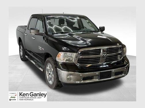 Brilliant Black Crystal Pearlcoat 2017 RAM 1500 Big Horn