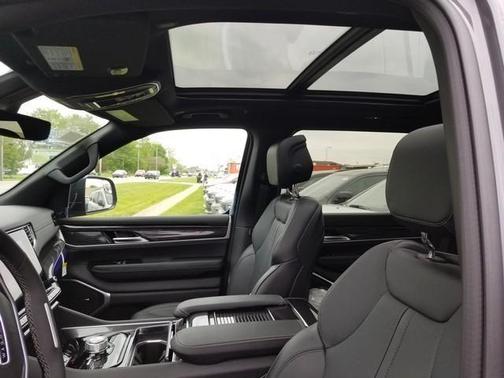 2024 Jeep Wagoneer L Base