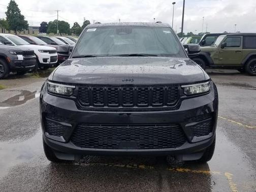 2025 Jeep Grand Cherokee Laredo