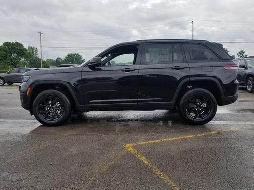 2025 Jeep Grand Cherokee Laredo