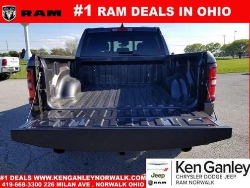Granite Crystal Clearcoat Metallic 2026 RAM 1500 Big Horn/Lone Star