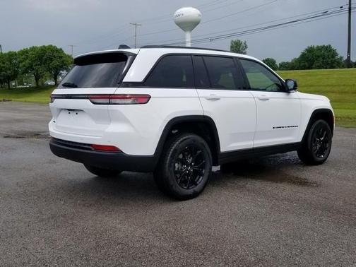 2025 Jeep Grand Cherokee Laredo