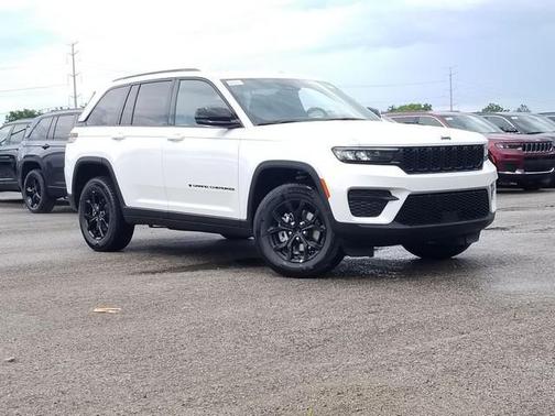 2025 Jeep Grand Cherokee Laredo