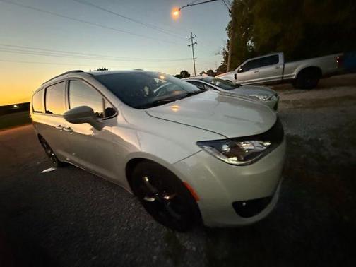 2020 Chrysler Pacifica Touring-L Plus