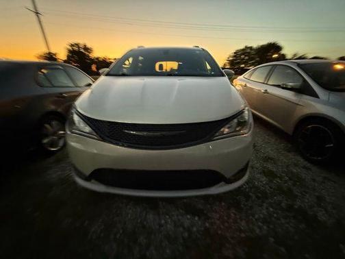 2020 Chrysler Pacifica Touring-L Plus