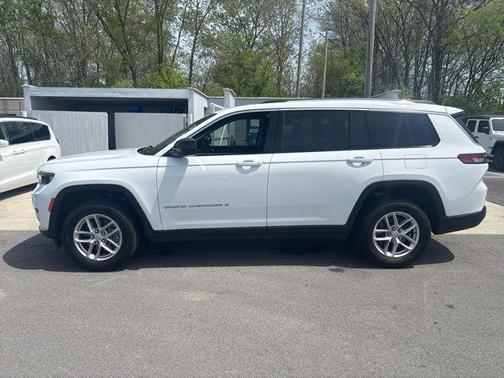 Bright White Clearcoat 2023 Jeep Grand Cherokee L Laredo