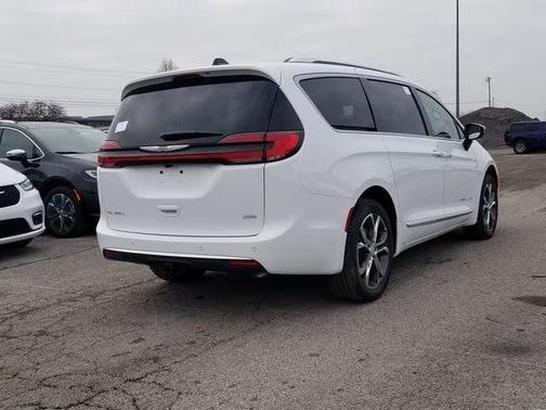 2026 Chrysler Pacifica Pinnacle