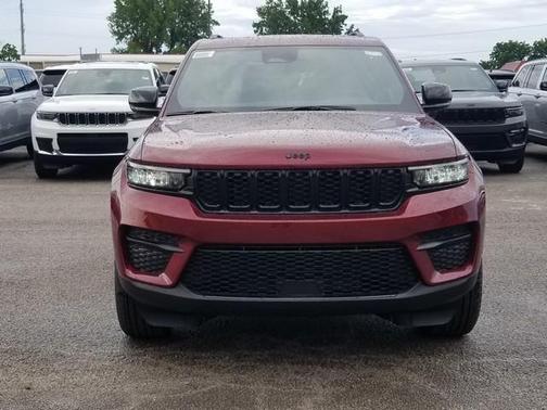 2025 Jeep Grand Cherokee Laredo