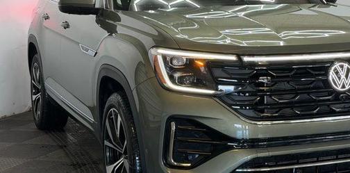 2025 Volkswagen Atlas 2.0T SEL Premium R-Line