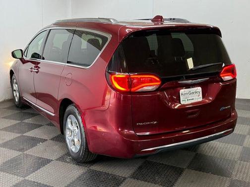 2018 Chrysler Pacifica Hybrid Limited