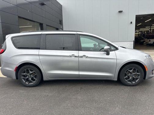2018 Chrysler Pacifica Touring-L Plus