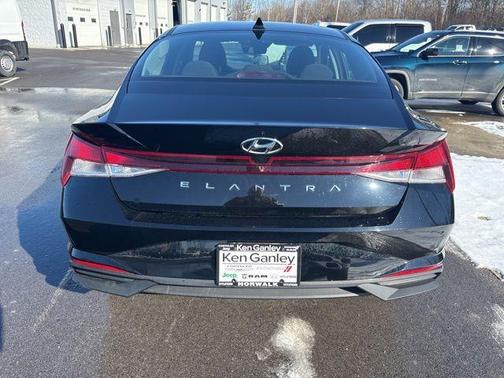 2022 Hyundai ELANTRA SEL