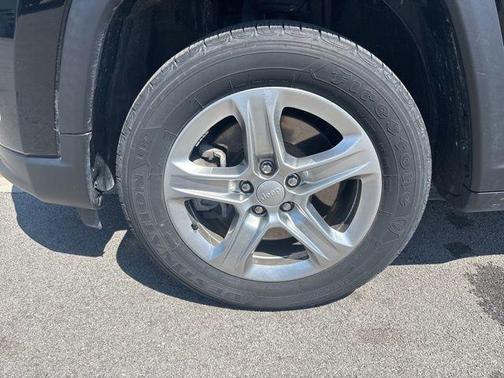 Diamond Black 2023 Jeep Compass Latitude